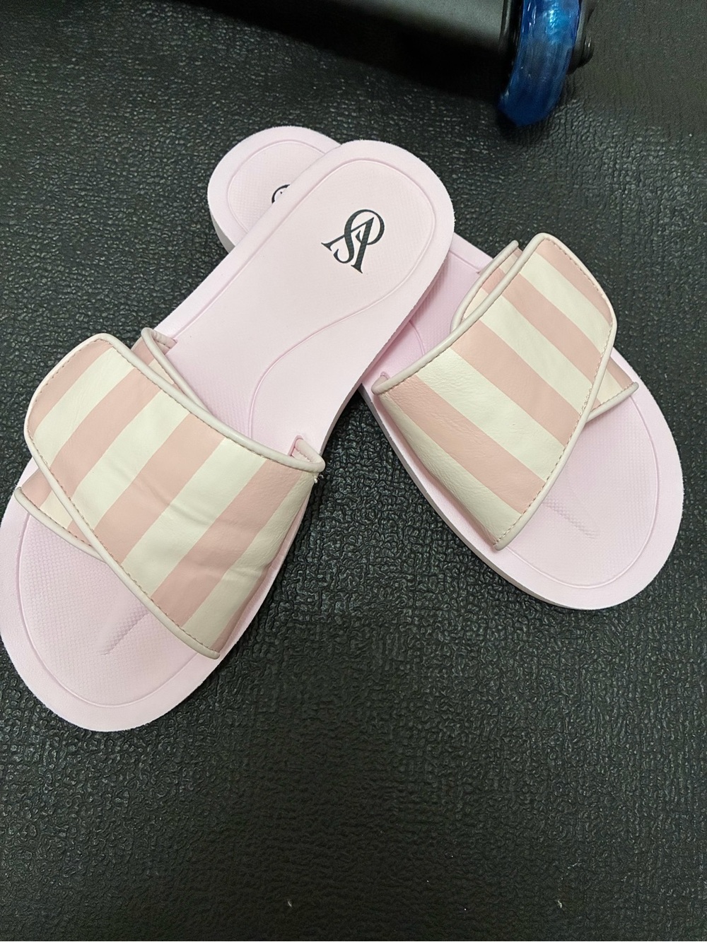 New Victoria’s Secret pink and white slide sandals sz 8